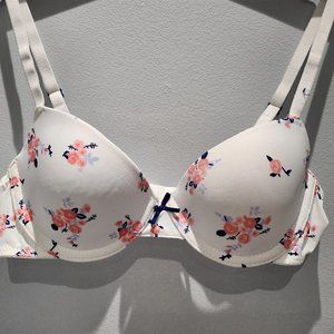 34A NWOT White Flower Petal T- Shirt Microfibre Bra